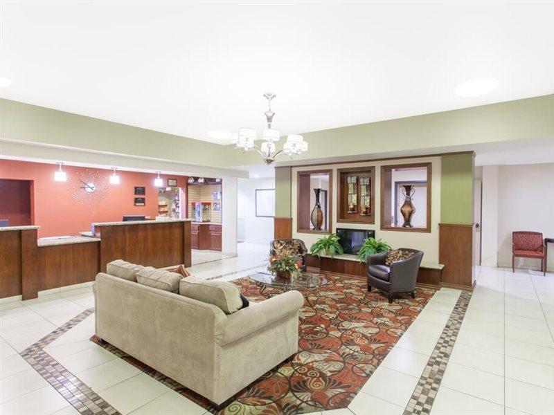 Ramada By Wyndham Fresno Northwest Hotel Екстериор снимка