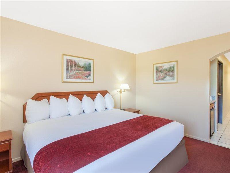 Ramada By Wyndham Fresno Northwest Hotel Екстериор снимка