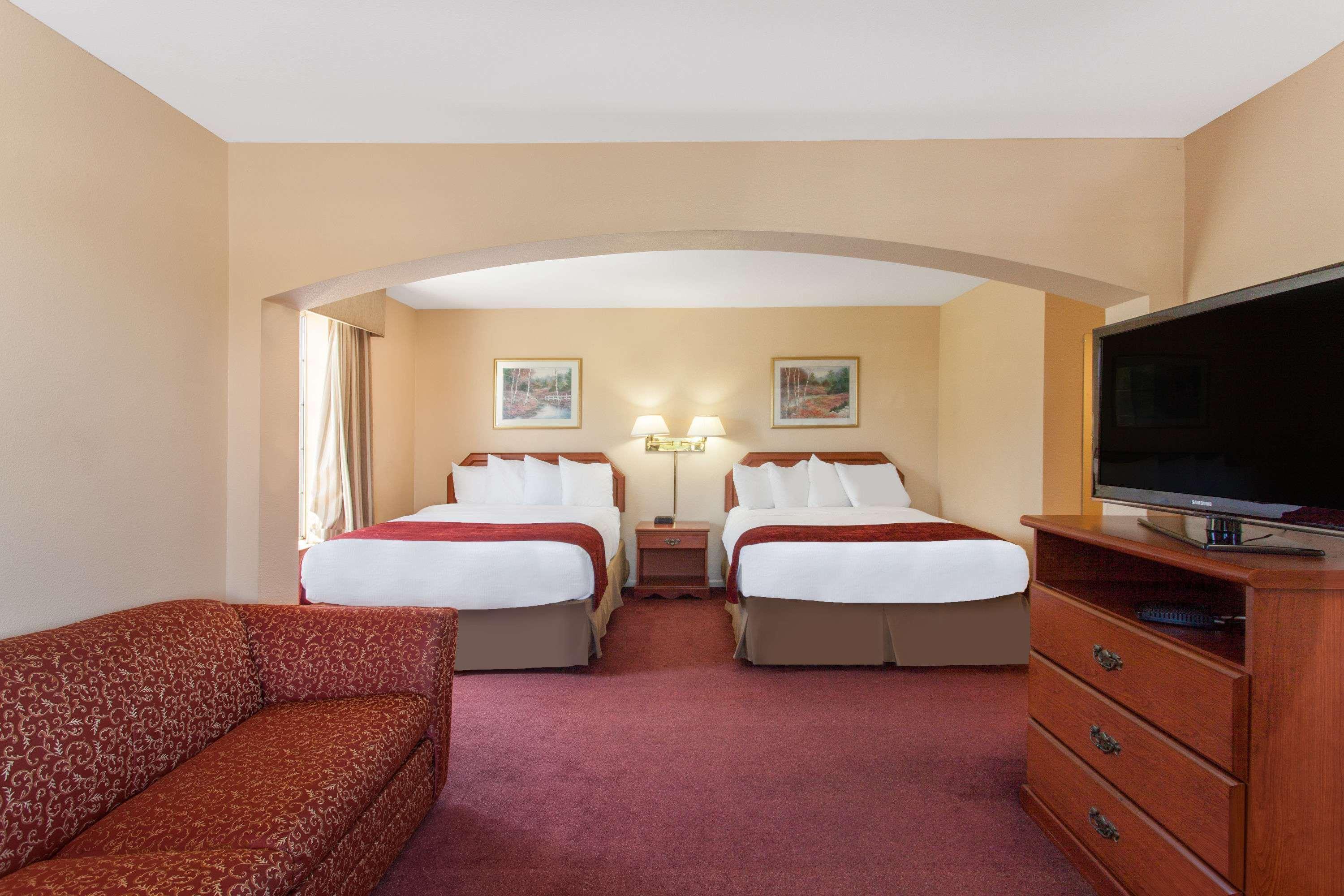 Ramada By Wyndham Fresno Northwest Hotel Екстериор снимка