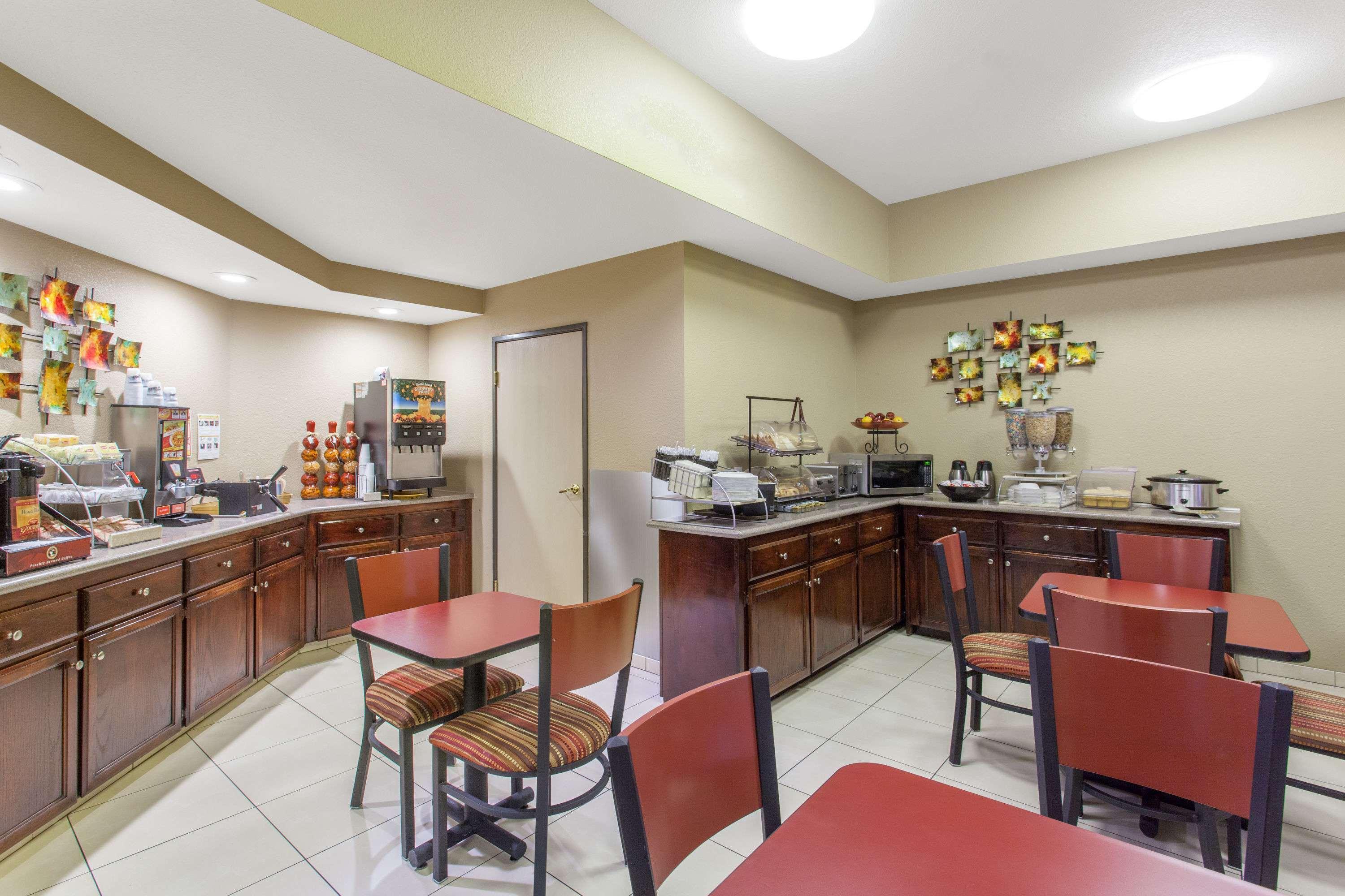 Ramada By Wyndham Fresno Northwest Hotel Екстериор снимка