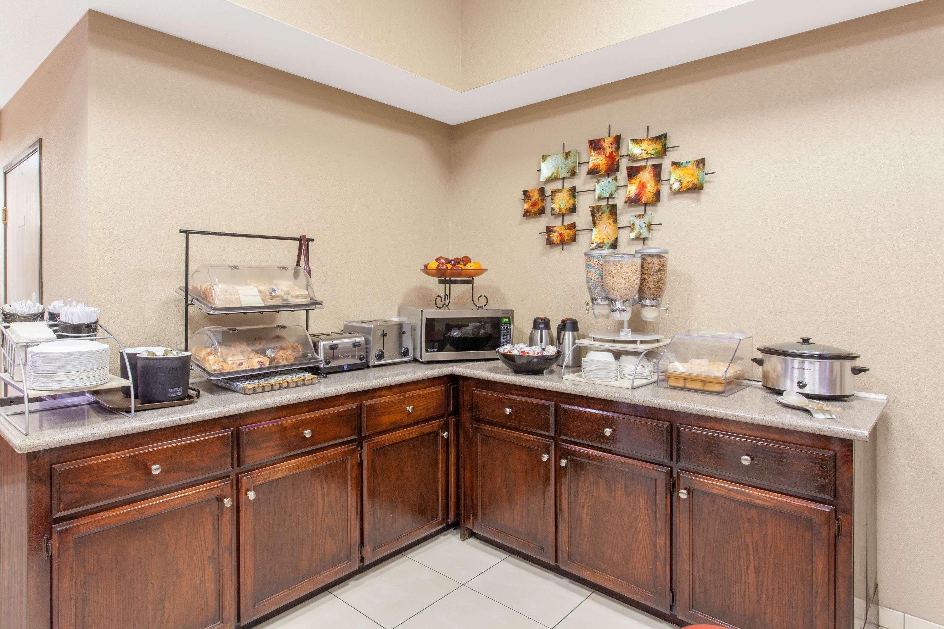 Ramada By Wyndham Fresno Northwest Hotel Екстериор снимка