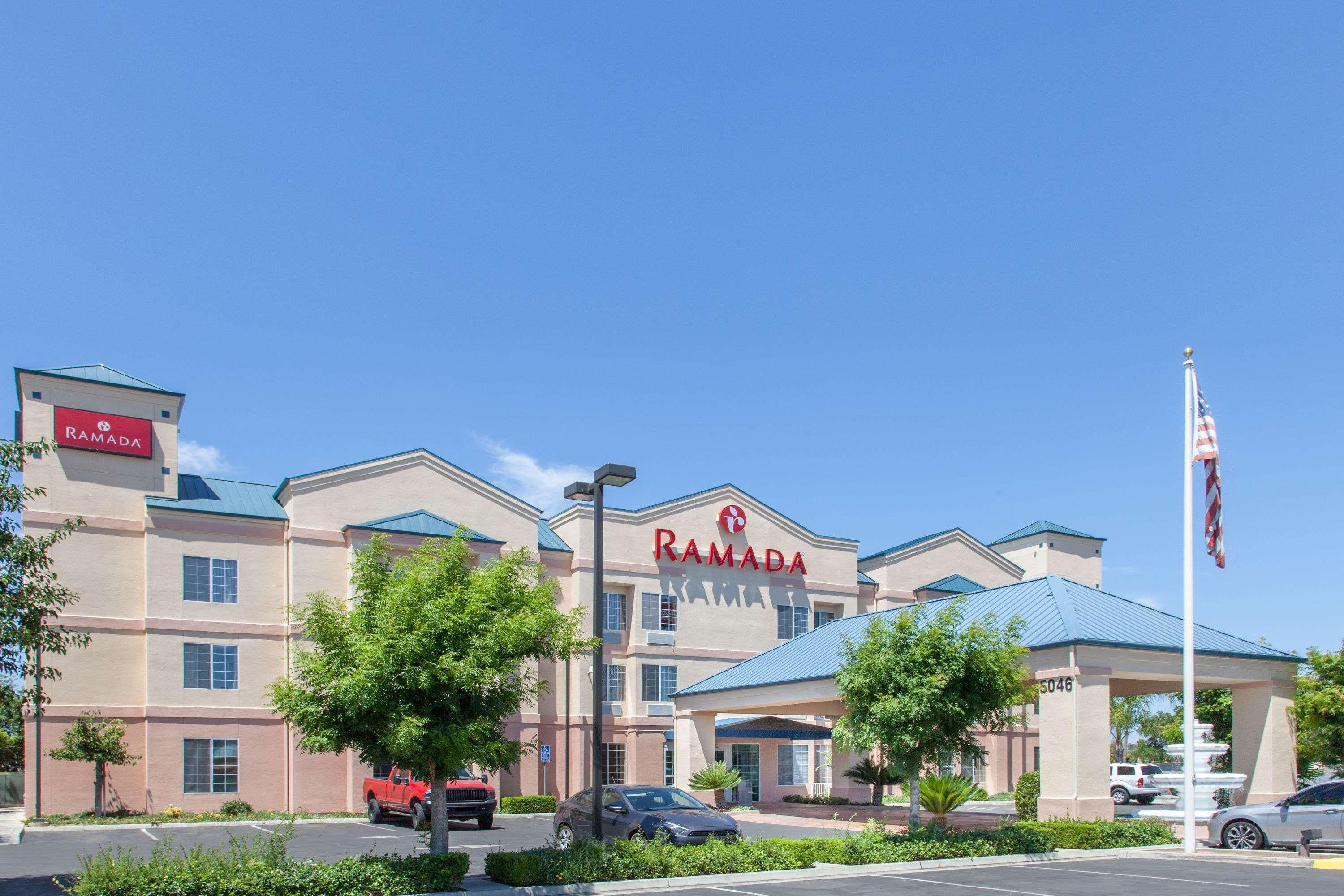Ramada By Wyndham Fresno Northwest Hotel Екстериор снимка